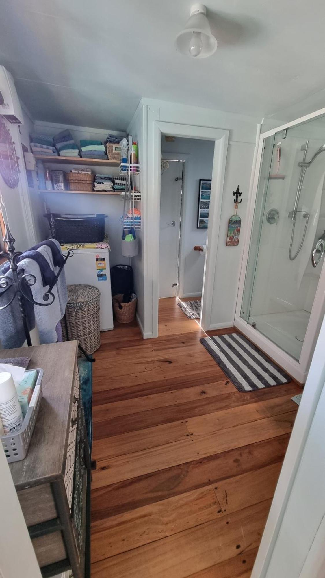 Raglan West Retro Beach Vibe Accommodation Buitenkant foto
