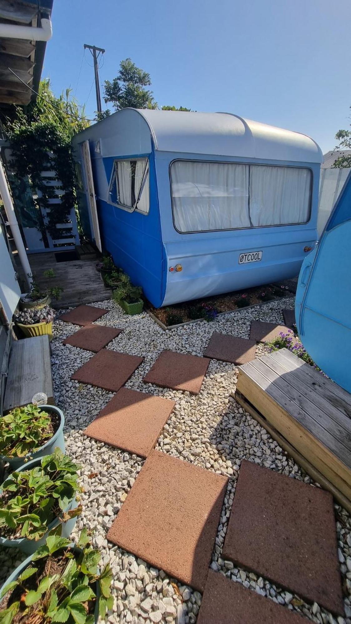 Raglan West Retro Beach Vibe Accommodation Buitenkant foto